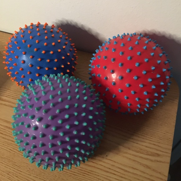 New Bundle Of 3 Boys/Girls Spiked Balls Purple Blue Pink backyard beach🏖 pool - Picture 2 of 9